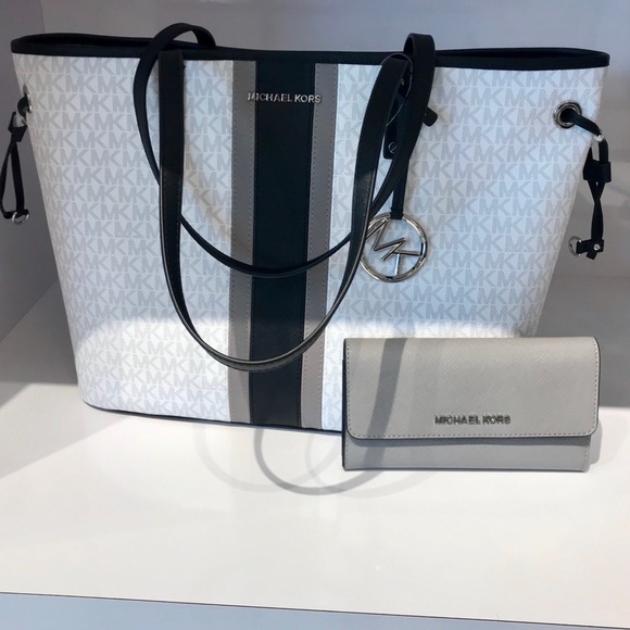 Michael Kors Drawstring Jet Set Tote - Picture 7 of 8